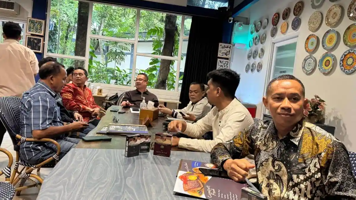 Bagi Ilmu Pemasaran di Unika Ruteng  Pertemuan PT PAF Dengan Guru Besar UI 