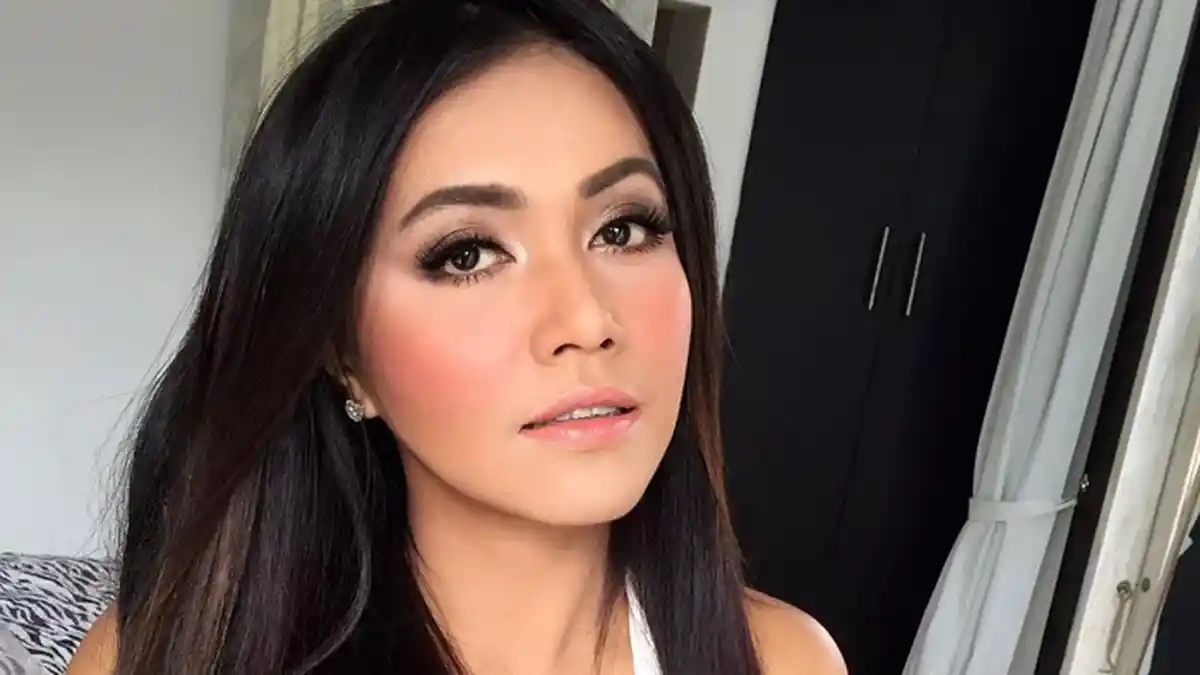 Instagram Denada - Syuting Blusukan, Ibunda Shakira Tak Bisa Tolak Makanan Ini dari Warga