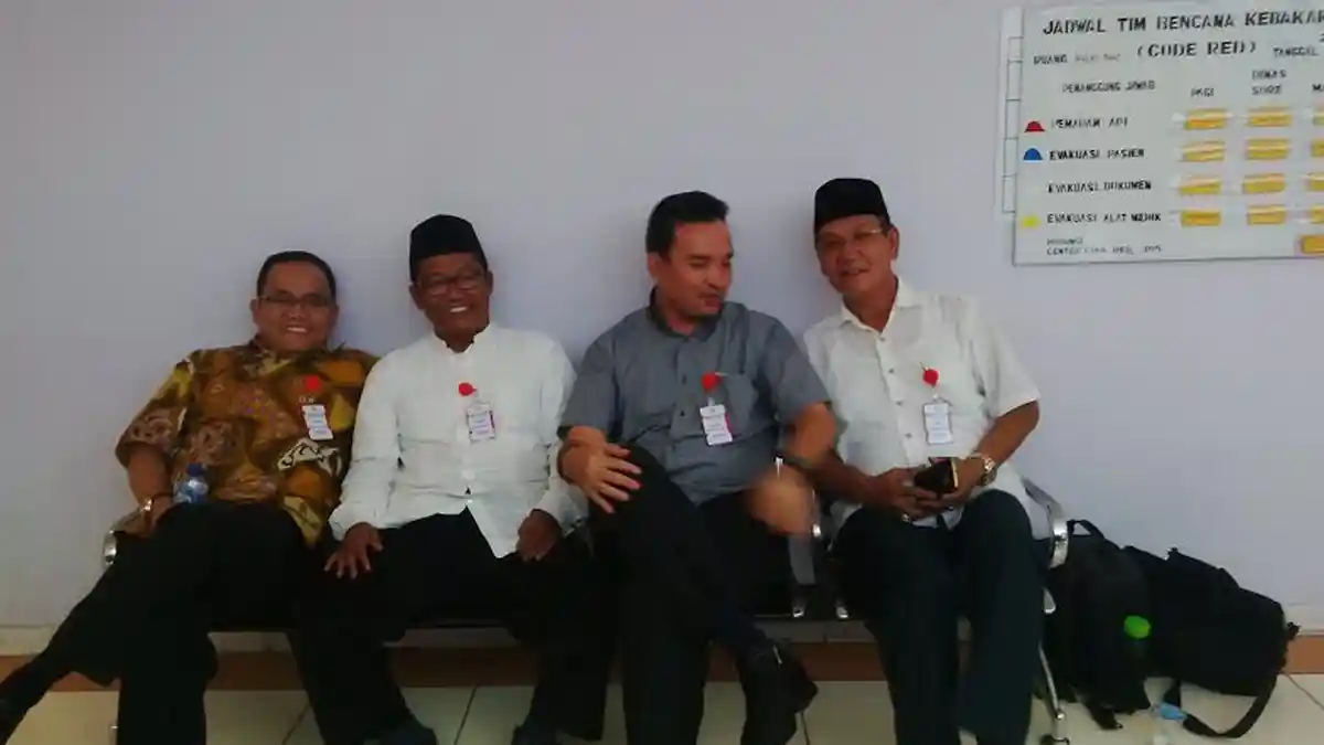 Pasangan Balon  Bupati dan Wakil Bupati Muba Duduk Satu Bangku