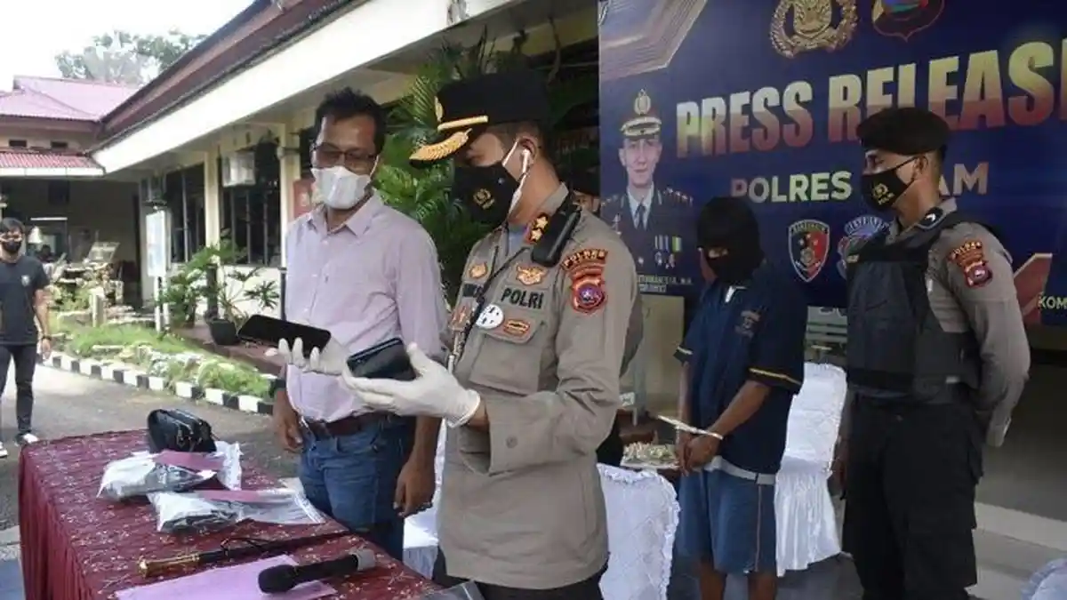 Perilaku Menyimpang PNS di Agam Terungkap Setelah HP Remaja Ini Dibaca Oleh Orang Tuanya