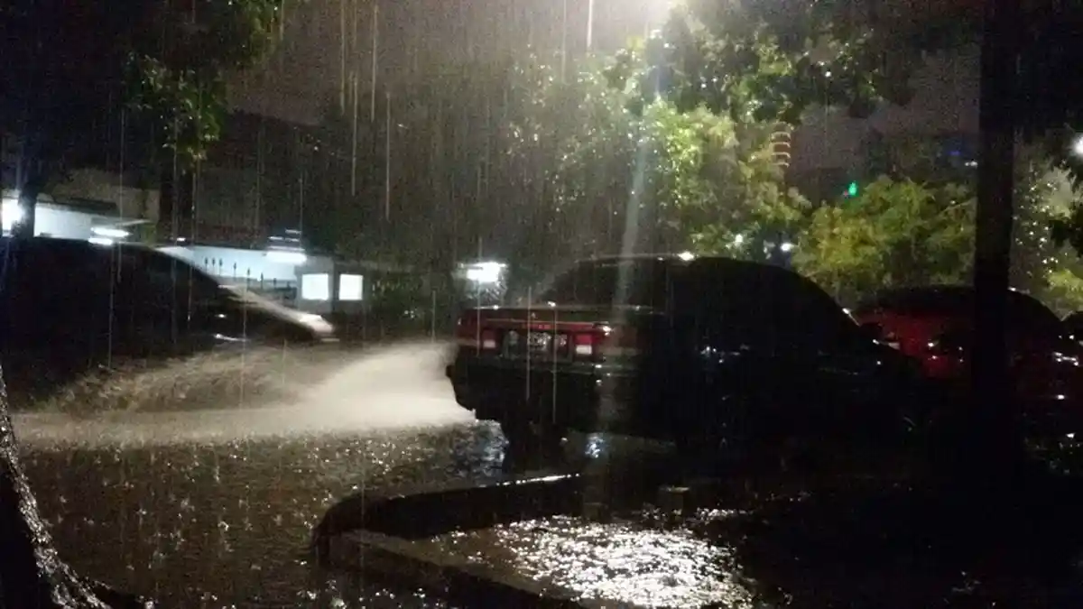 Hanya Hujan Satu Jam dan Drainase Buruk, Kawasan Setiabudi Tergenang 20 Cm
