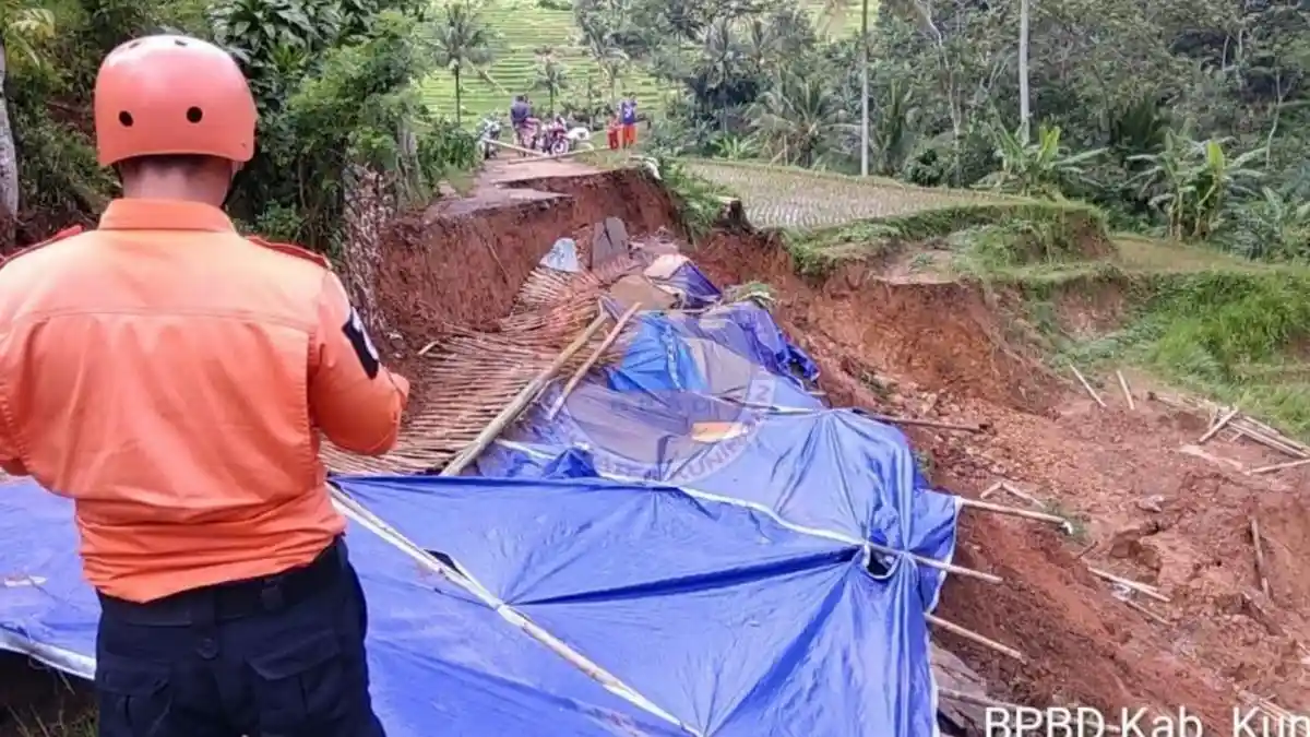 Dua Desa di Kuningan Terisolir,  Jembatan Putus dan Jalan Desa Ambles, Ini Penjelasan BPBD Kuningan