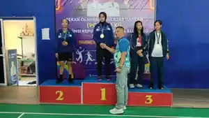 20240726-Dua-atlet-Belitung-di-podium-1-dan-2-tunggal-putri-bulu-tangkis.jpg