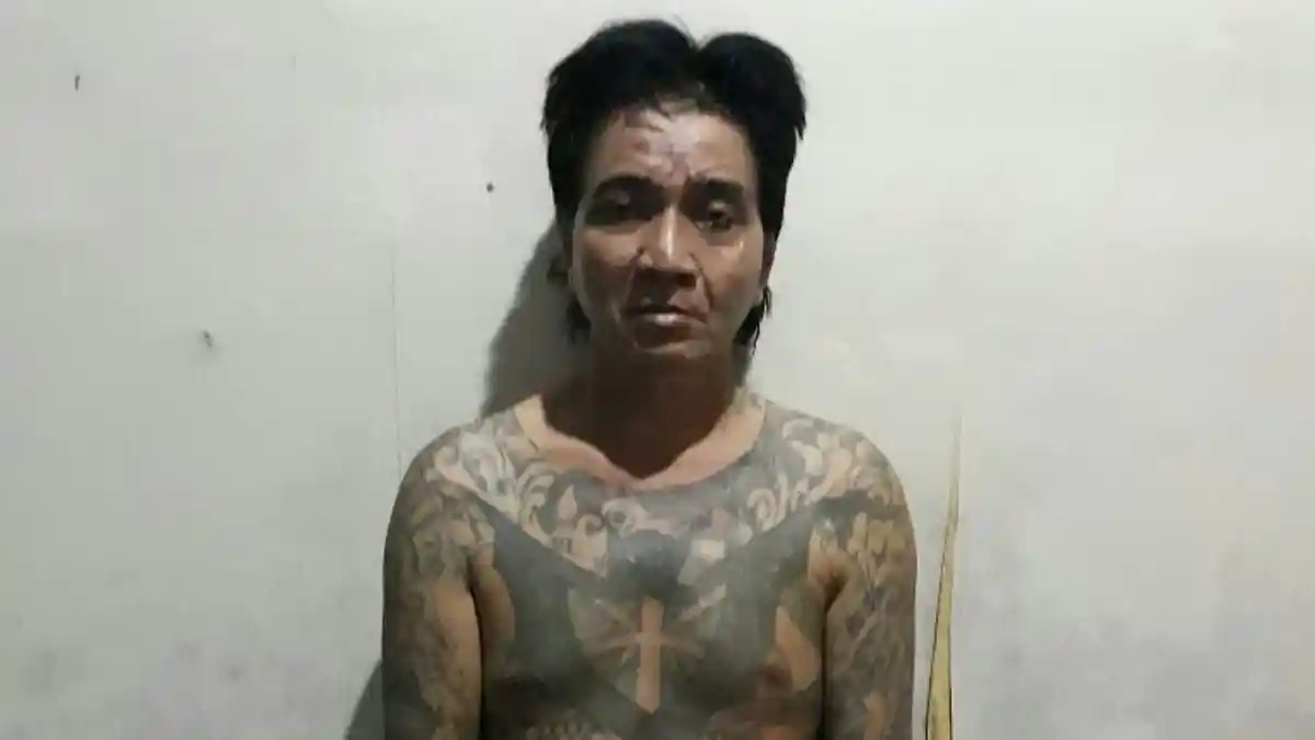 Kerap Pesta Sabu, Pria Penuh Tato Digerebek di Kamar Kos