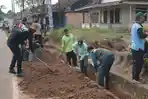 Pemkab Bangka Tengah Gotong Royong di Desa Belilik, Antisipasi Masalah Darainase di Musim Penghujan