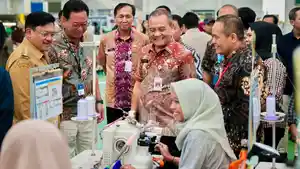 20260505-tinjau-pekerja-gubernur-luthfi.jpg