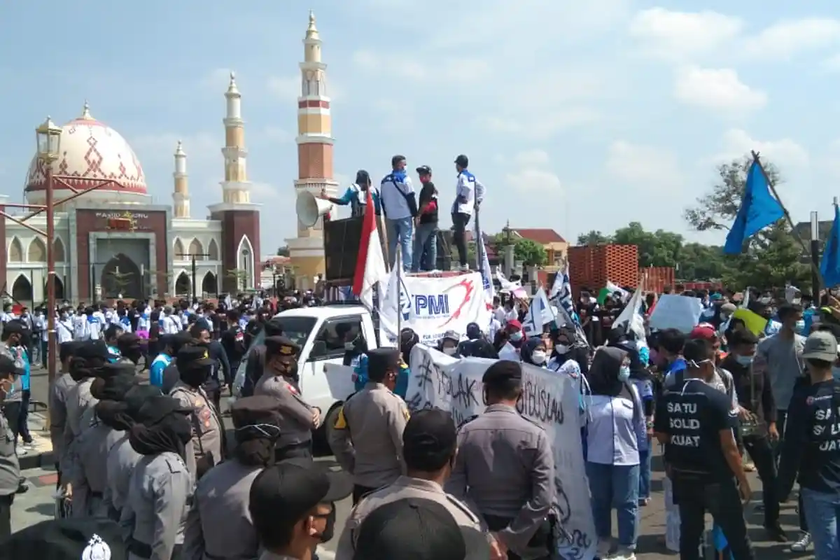 Hari Buruh 2021, Ratusan Pekerja FSPMI Majalengka Berorasi di Depan Kantor Bupati