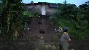 Hujan-Deras-Disertai-Angin-di-Sleman-Talud-Longsor-dan-Rumah-Warga-di-Gamping-Tergenang-Air.jpg