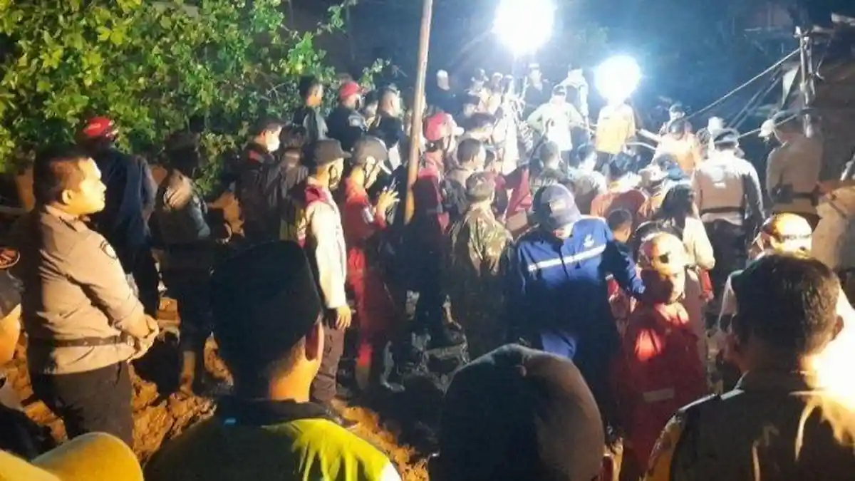 Detik-Detik Ibu Hamil Selamatkan 3 Anaknya dari Longsor di Bogor