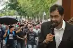 kolase-mualem-dan-mahasiswa-saat-demo-pergub-jka.jpg