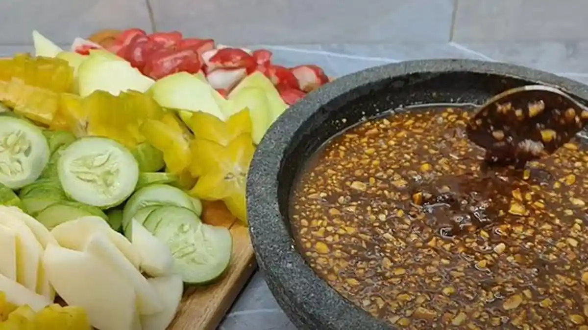 Resep Rujak Buah Bumbu Kacang, Pedas Bikin Ketagihan