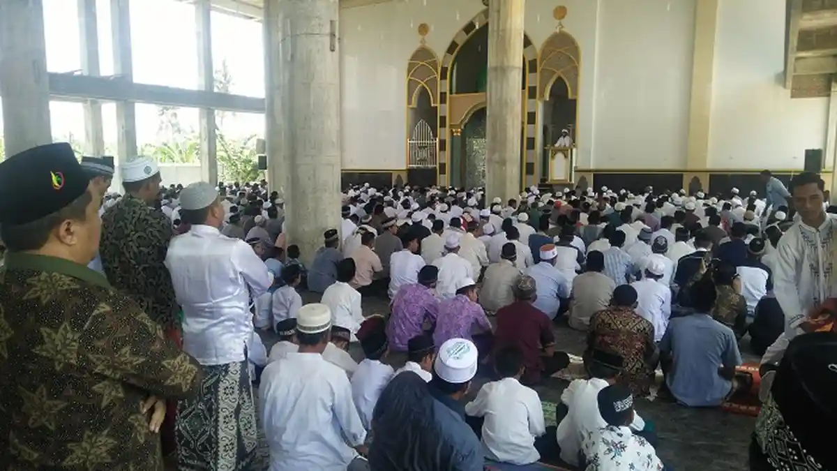 Ribuan Jamaah Shalat Jumat Perdana di Masjid Baitussyarief, Bireuen