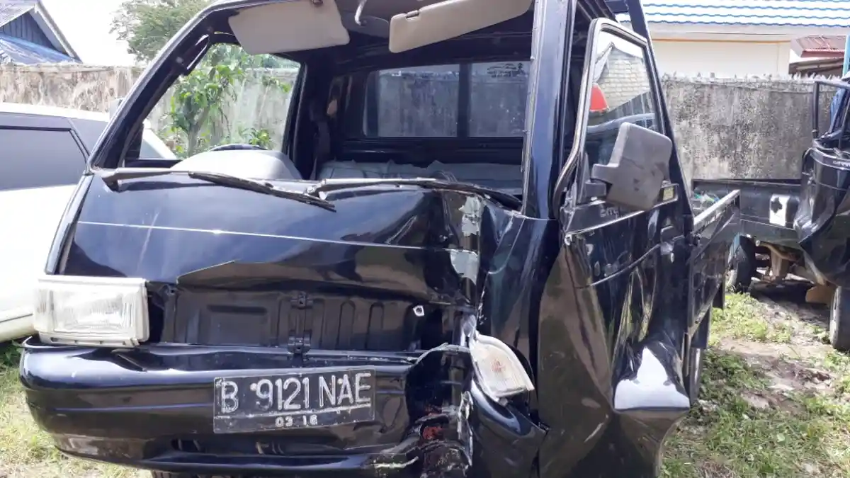 Sopir Mobil Mengantuk Jadi Penyebab Menabrak Tiang Listrik