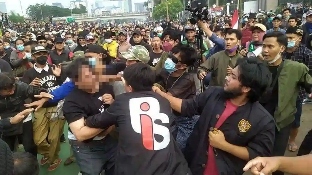 Ternyata 6 Tersangka Pengeroyok Ade Armando Hingga Bonyok dari Kelompok Ini