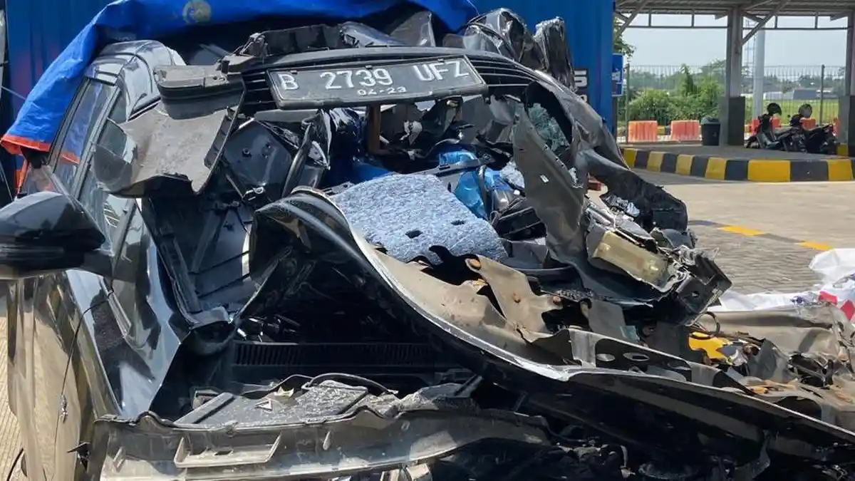 Begini Kondisi Mobil Innova Hermanto Dardak, Ringsek Parah Hancur Tak Berbentuk di Bagian Depan