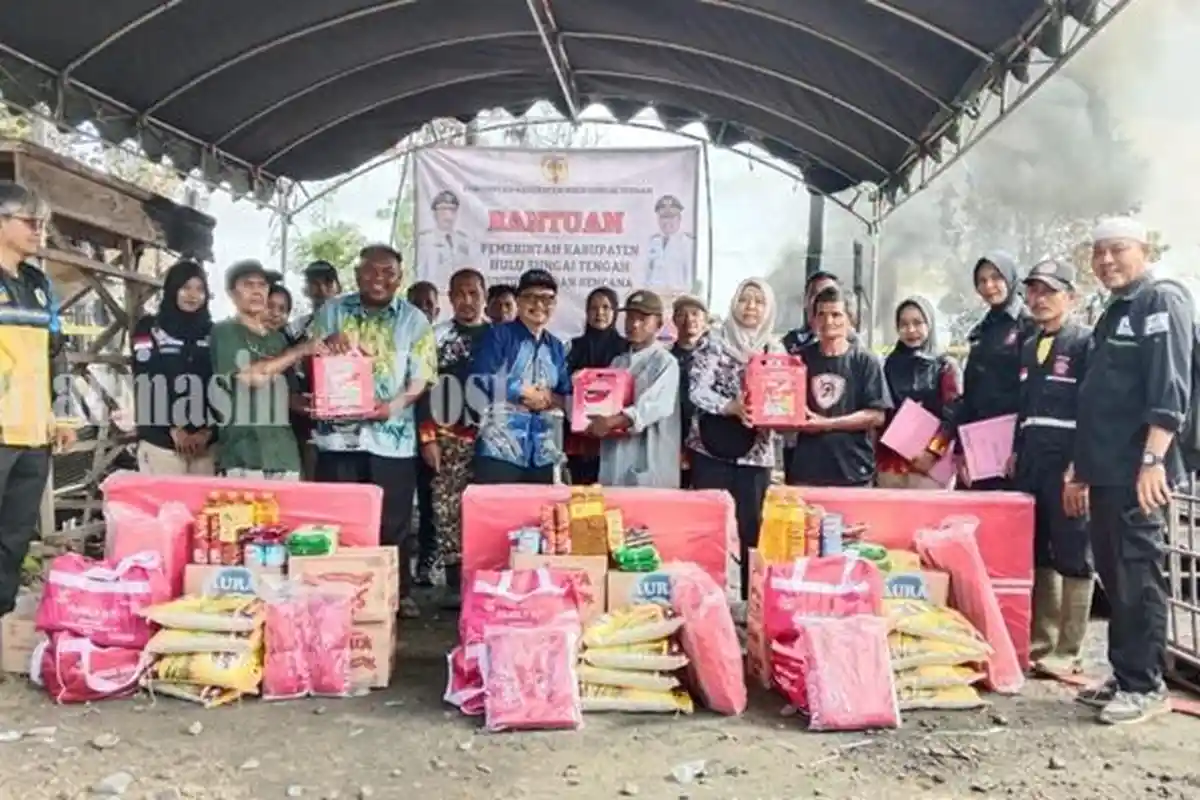 Pemkab HST Serahkan Bantuan untuk Korban Kebakaran di Desa Binjai Pirua, Kerugian Warga Rp 500 Juta