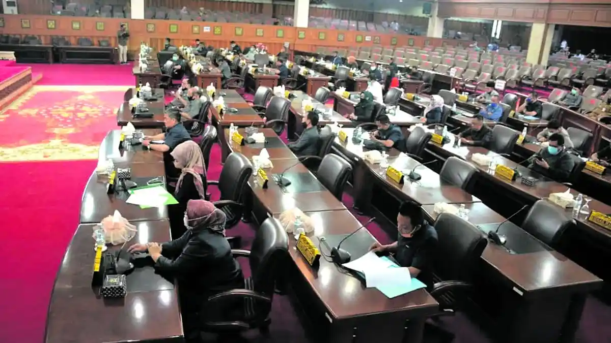 Sidang Paripurna Ketok Palu APBD 2021 Pemprov Jambi Molor Dua Jam Lebih