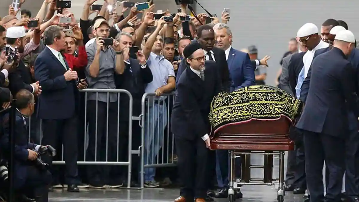 BERITAFOTO: Pekikan 'Allahu Akbar' Berkumandang di Prosesi Pemakaman Muhammad Ali - ribuan-umat-muslim-menghadiri-doa-pemakaman-petinju-legendaris-muhammad-ali5_20160610_115119.jpg