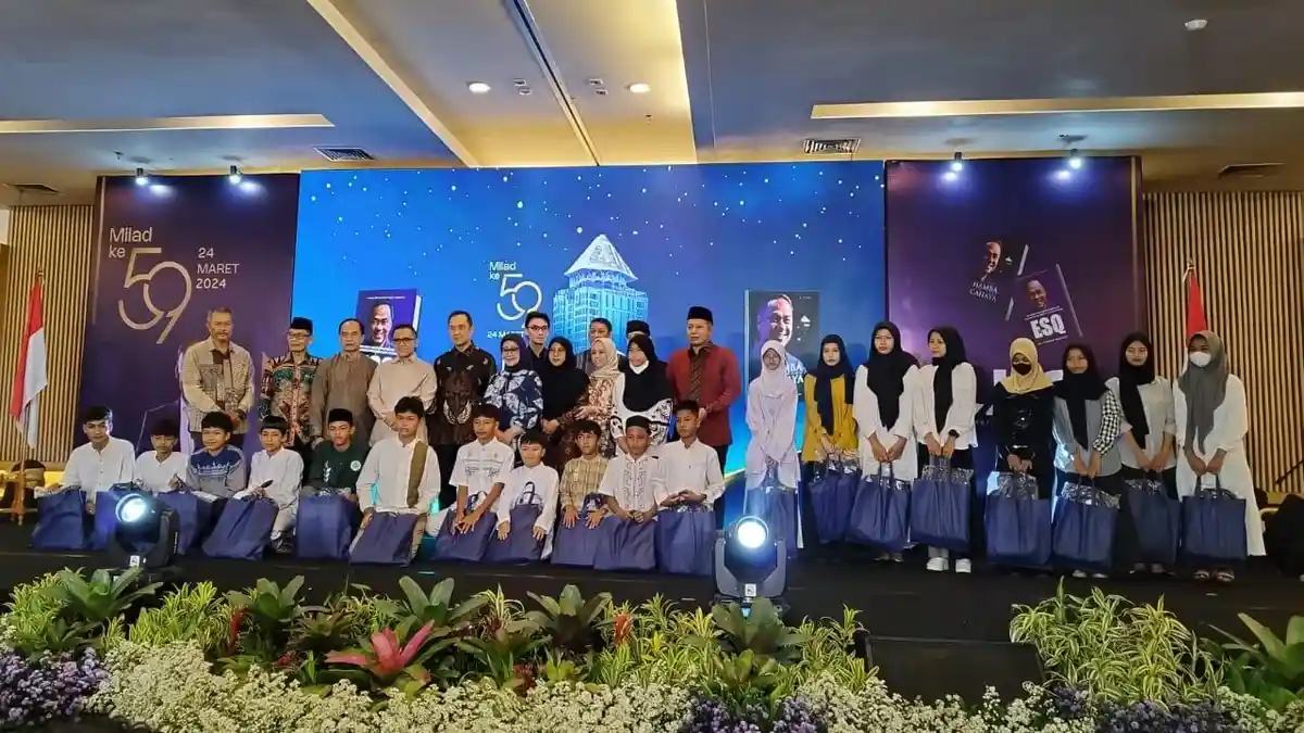 Peluncuran 'Buku Hamba Sang Maha Cahaya' Dari Ary Ginanjar Disela-sela Launching UAG