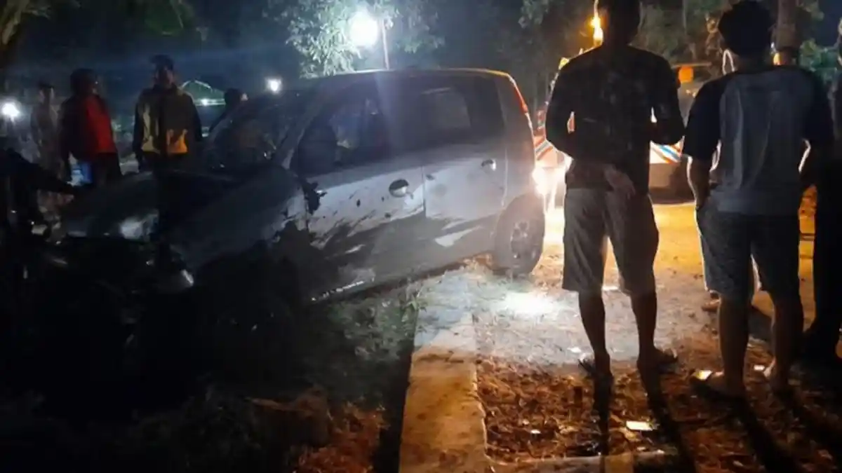Mobil Tabrak Pagar Makam Karanganyar, Sopir Mabuk Pulang dari Karaoke: Teman-teman Kabur