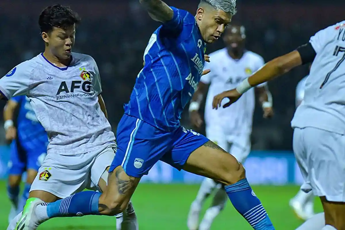 Susunan Pemain Persib Bandung vs RANS Nusantara FC: Ciro Alves Starter, Ezra Walian Cadangan