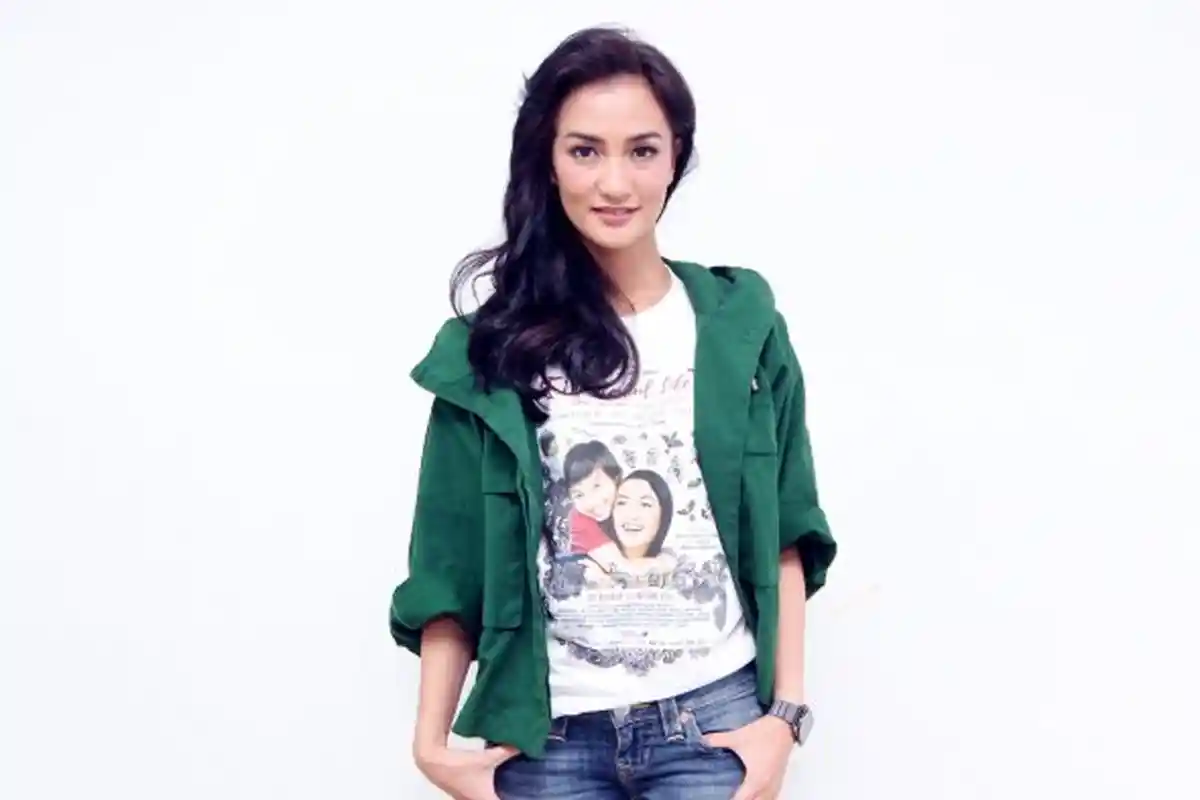 Atiqah Hasiholan Menduga Tim Sukses Ahok Menyerangnya