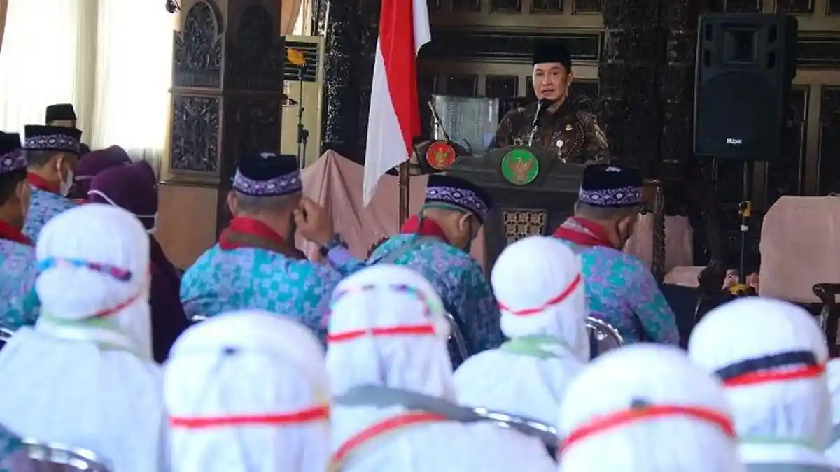 Lepas Calon Jemaah Haji Berangkat ke Tanah Suci, Bupati Hartopo Ingatkan Jangan Lupa Bawa Vitamin