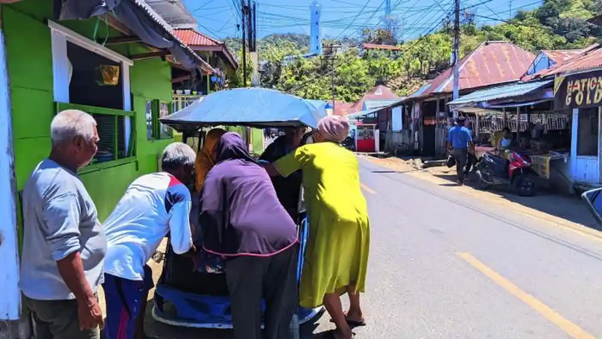 Warga Pesisir Pantai Gorontalo Mulai Mengungsi, Gubernur Minta Warga Tak Panik dan Tetap Waspada