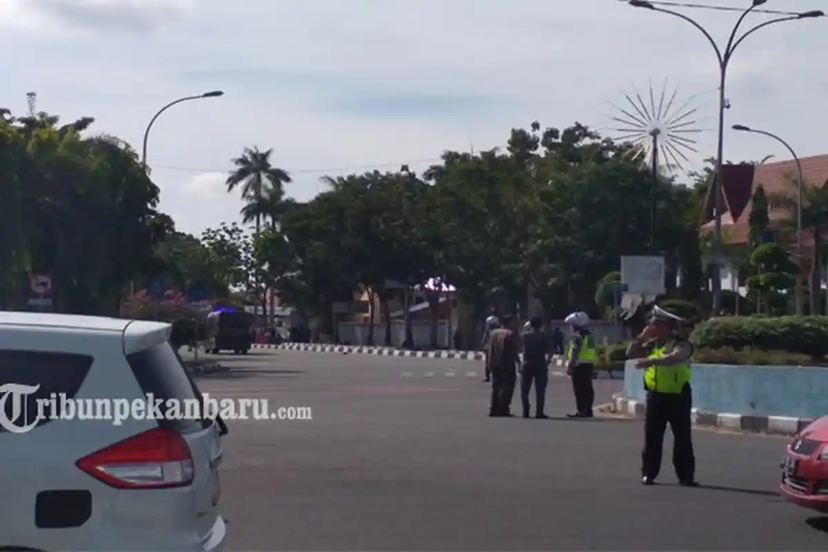 BREAKING NEWS - Mapolda Riau Diserang Terduga Teroris