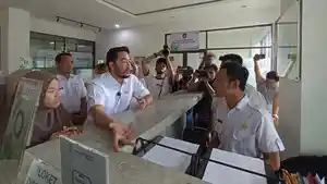 Bupati-Bandung-Barat-Jeje-Ritchie-Ismail-sidak-ke-Mal-Pelayanan-Publik.jpg