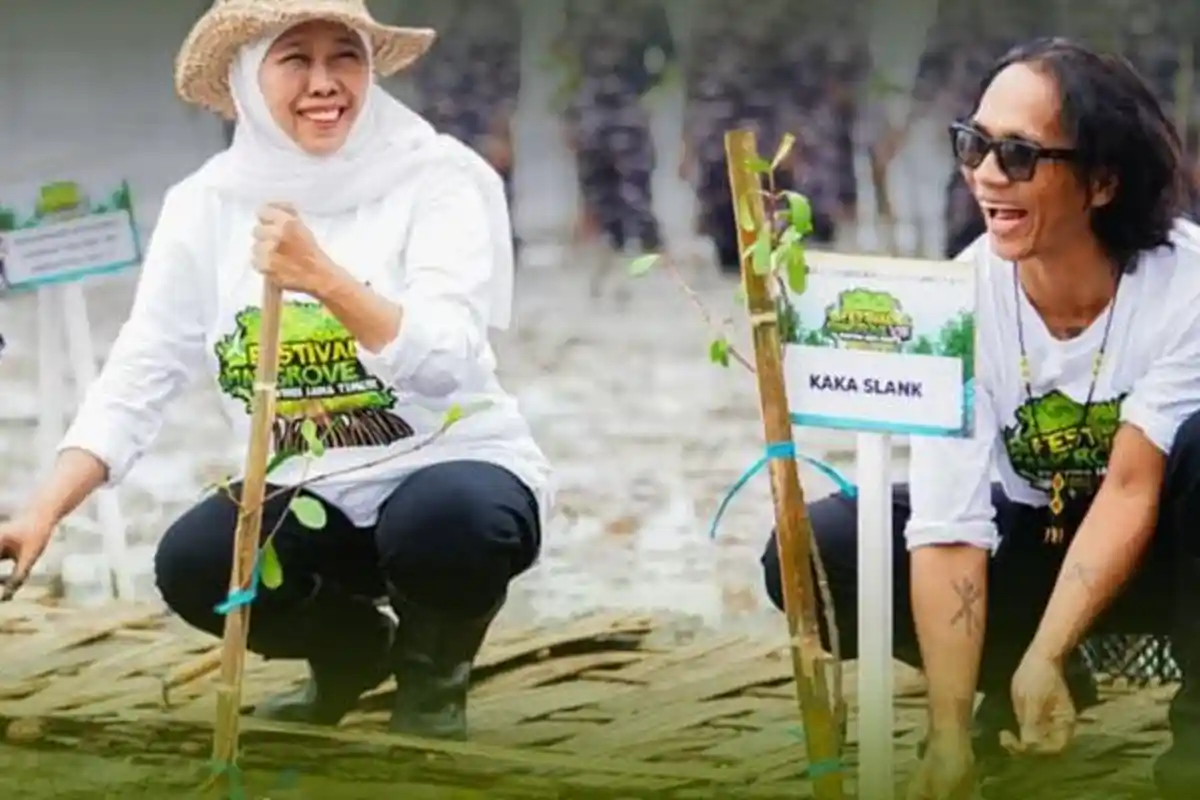 Gubernur Khofifah Bersama Kaka Slank Nandur Mangrove di Bangkalan, Ajak Jaga Alam dan Lingkungan