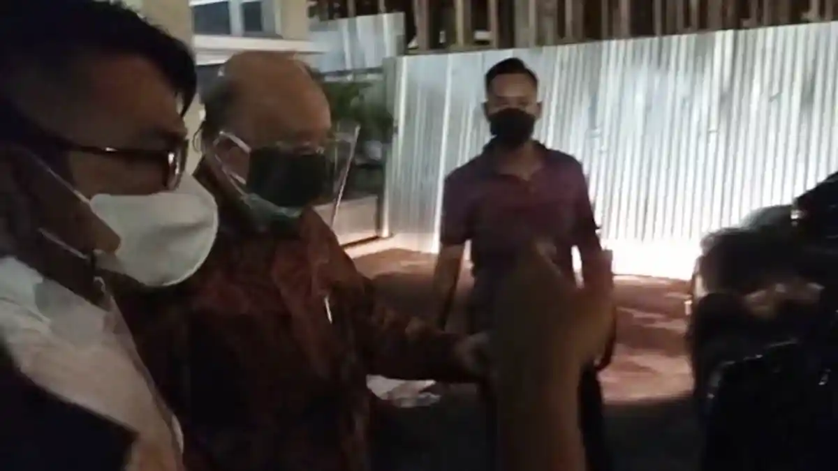 Profesor Hardi Dijemput Mobil Hitam Usai Tujuh Jam Ada di Polda Sumsel, Apa Kabar Anak Akidi Tio?