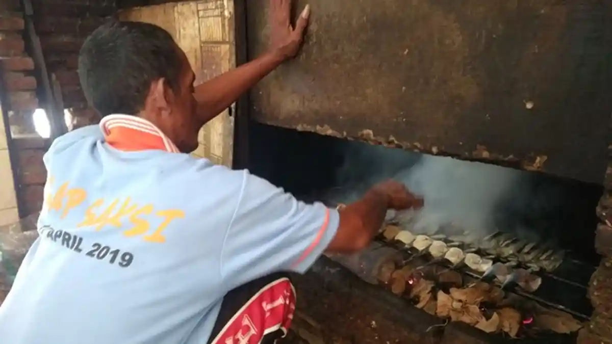 Mampir di Kota Tegal, Jangan Lupa Beli Oleh-oleh Ikan Asap