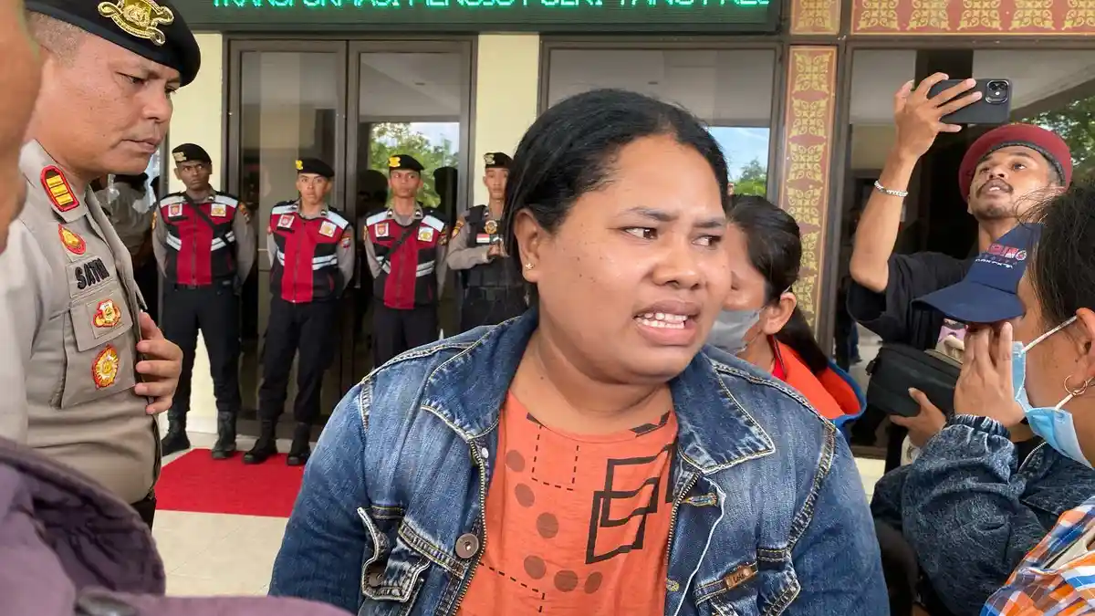 Warga Teluk Bakau Batam Demo Depan Polresta Barelang: Ibu, Bapak Kenapa Gak Pulang?