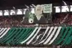 Persebaya Surabaya Dikalahkan di Kandang, Bonek Mengamuk