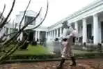 Penyemprotan Disinfektan di Museum Nasional