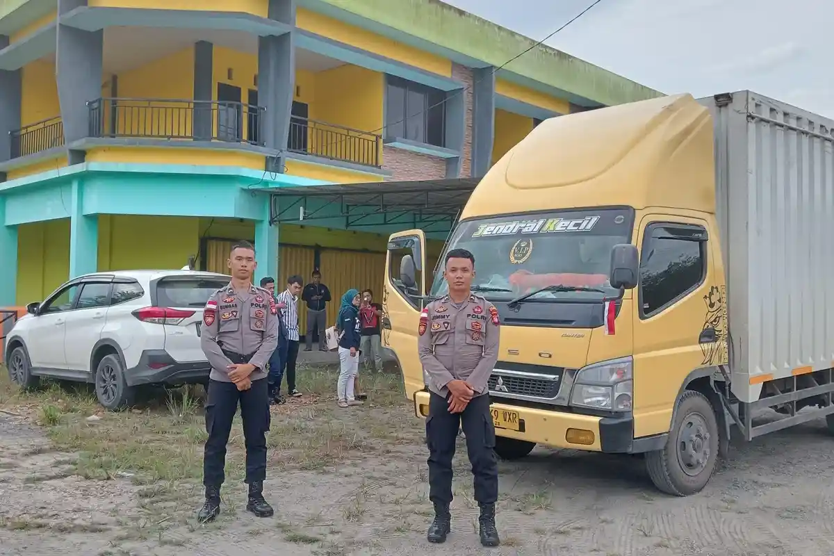 Polres Sambas kerahkan Personel Operasi Mantap Praja 2024 Kawal Pengamanan Distribusi Kotak Suara