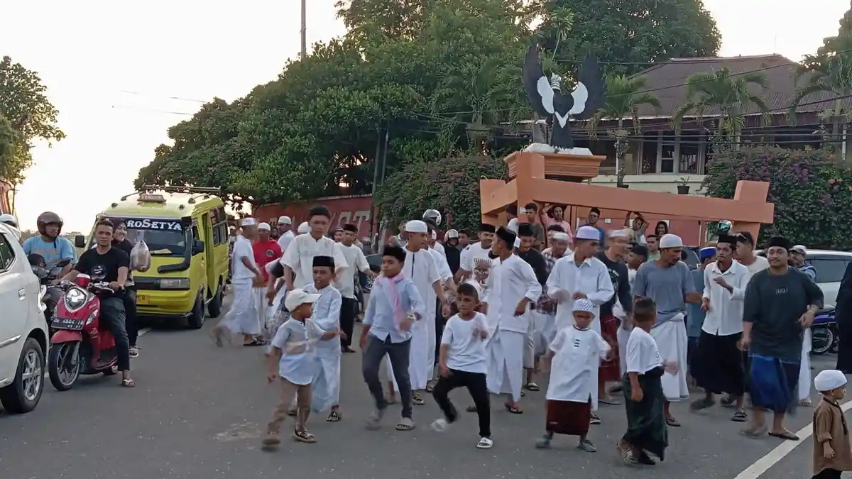 Pentas di Jalanan Kota Tual Jadi Cara Wandan Culture Sambut Waktu Berbuka