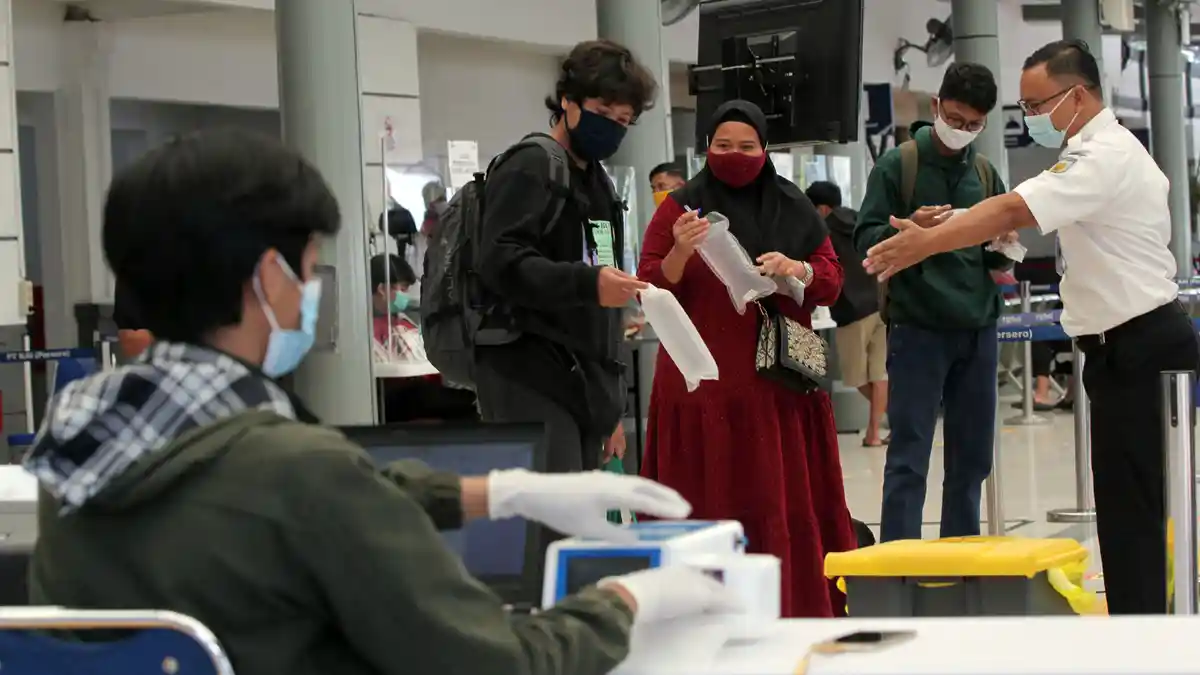 Bergejala Covid-19 Tapi RT PCR Atau Rapid Antigen Negatif, Pelaku Perjalanan Tidak Boleh Berpergian