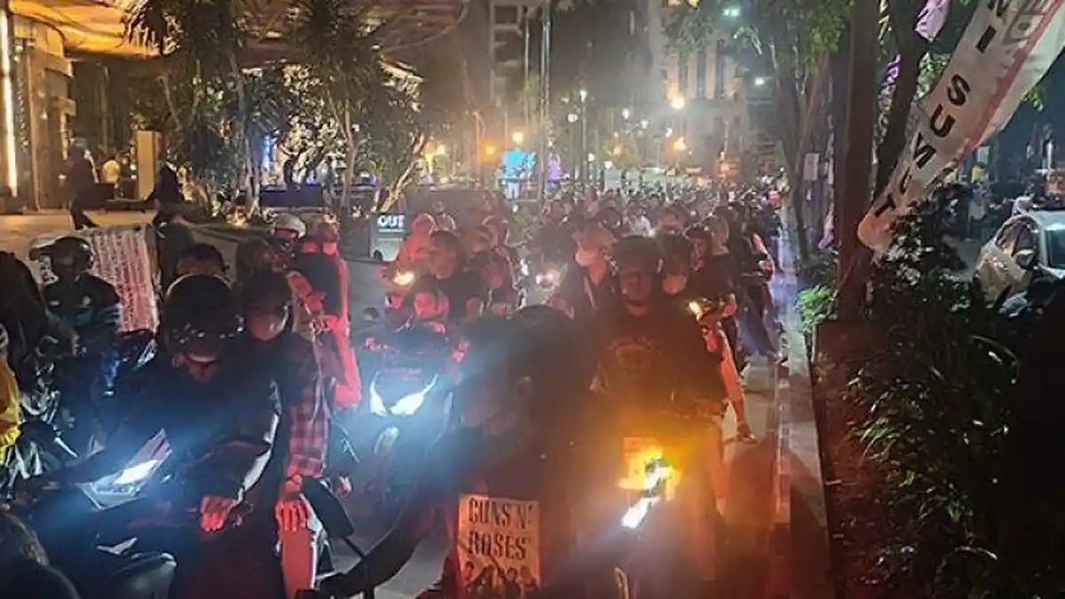 Jelang Malam Pergantian Tahun Baru, Jalan Kapten Maulana Lubis Medan Macet Total