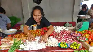 Pedagang-di-Pasar-66-Kabupaten-Kepulauan-Sitaro-Foto-edu.jpg