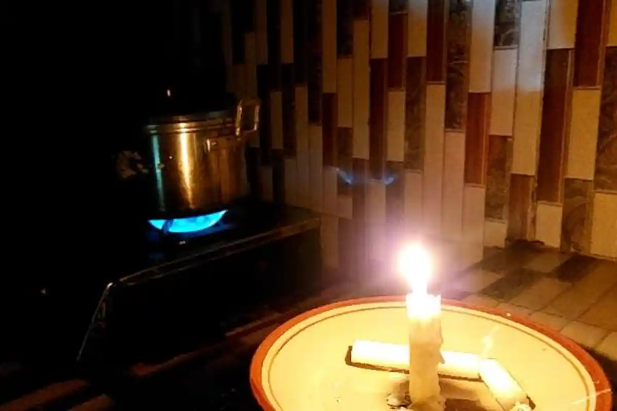 Ibu-ibu di Wakatobi Ngeluh Gegara Lampu Padam Malam Takbiran, Sedang Memasak Menu Lebaran Idul Fitri