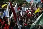 Ribuan Mahasiswa Geruduk DPRD Jatim Tolak UU KPK dan RKUHP