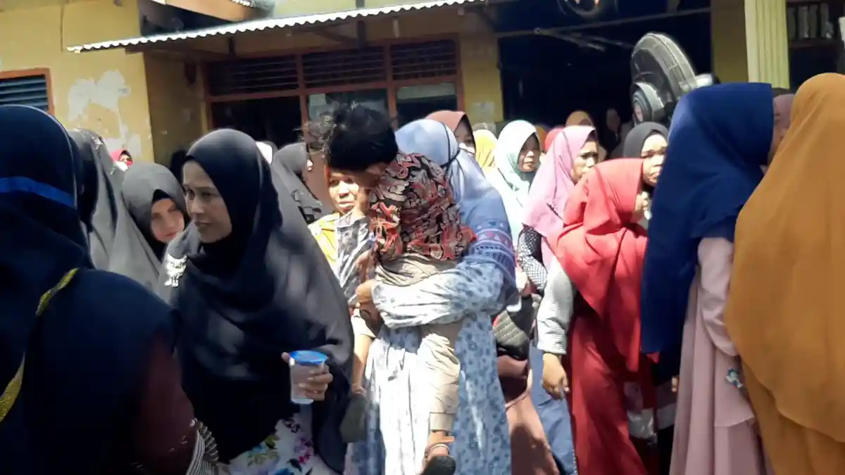 Ribuan Warga Melayat ke Rumah Ustadz Zakaria Nurdin