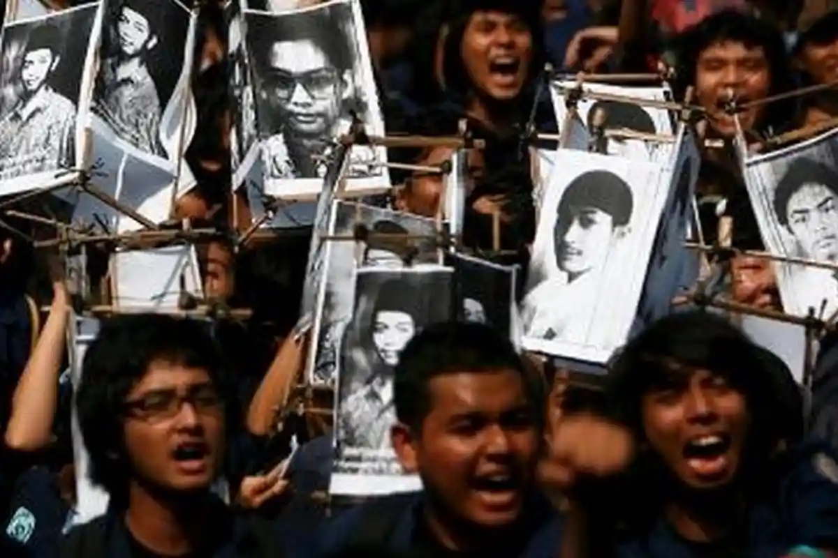 Hari Ini, 23 Tahun Lalu: 4 Mahasiswa Trisakti Tewas dalam Demo Menuntut Presiden Soeharto Mundur