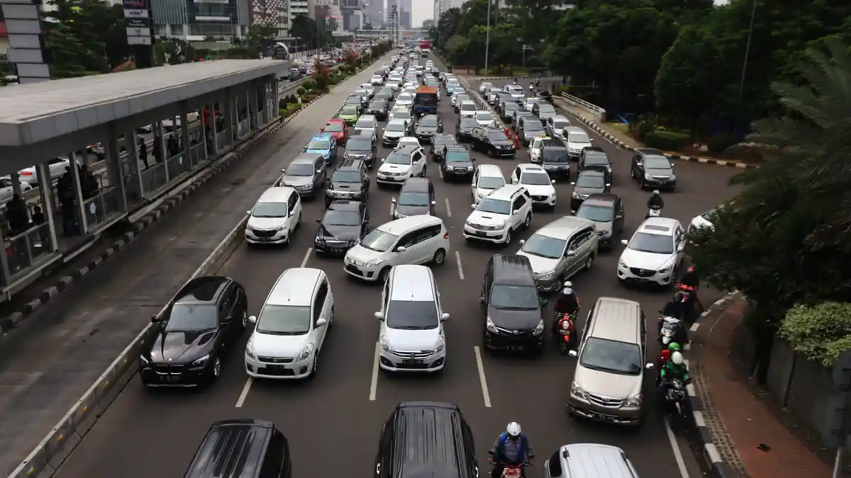 Pelanggar Uji Coba Ganjil-Genap Diberikan Blangko Teguran