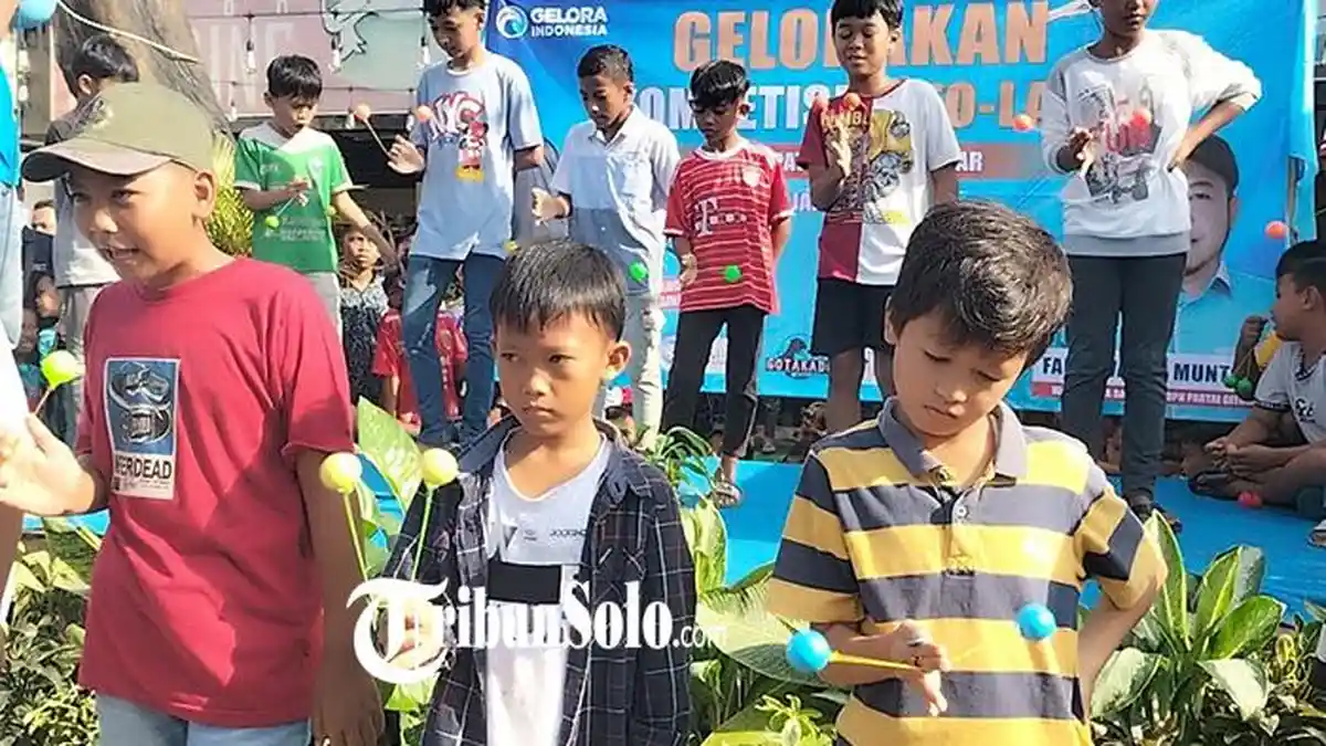 Bisa Main Latto-latto Sambil Jongkok dan Jalan, Fatir Bocah SD asal Karanganyar Dapat Hadiah Kambing