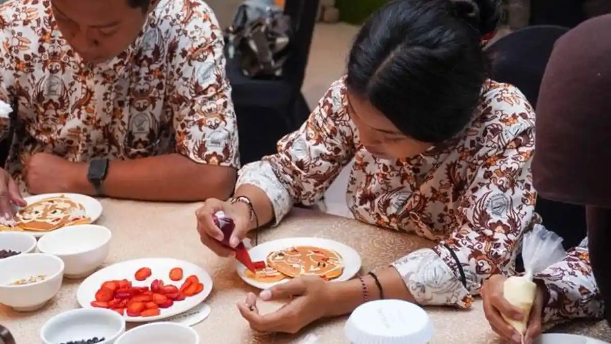 Semarak Hari Batik Nasional 2026, Siswa SMALB Karya Mulia Surabaya ...
