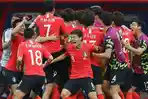 pemain-korea-selatan-merayakan-gol-ke-gawang-jerman-dalam-laga-penyisihan-grup-f-piala-dunia-2018_20180630_170600.jpg