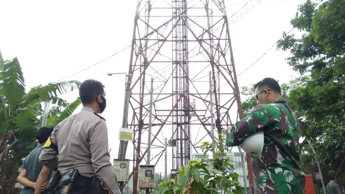 Pengusaha Wedding Organizer Bikin Geger Warga Sukabumi, Naik Tower 75 Meter, Mencoba Bunuh Diri